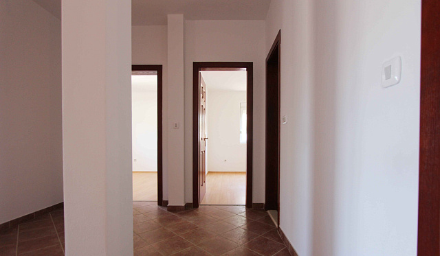 Apartments in an apartment building in Sutomore — photo 6
